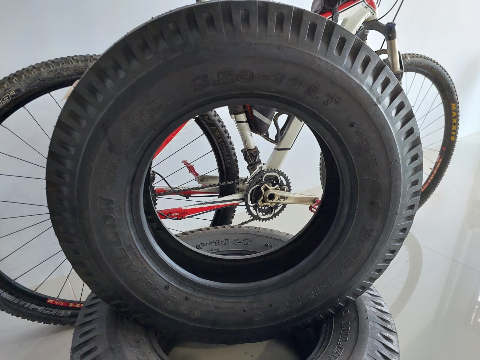 BAN TRUK LT HALUS SWALLOW XTRA MILLER 5.50-13LT 8PR