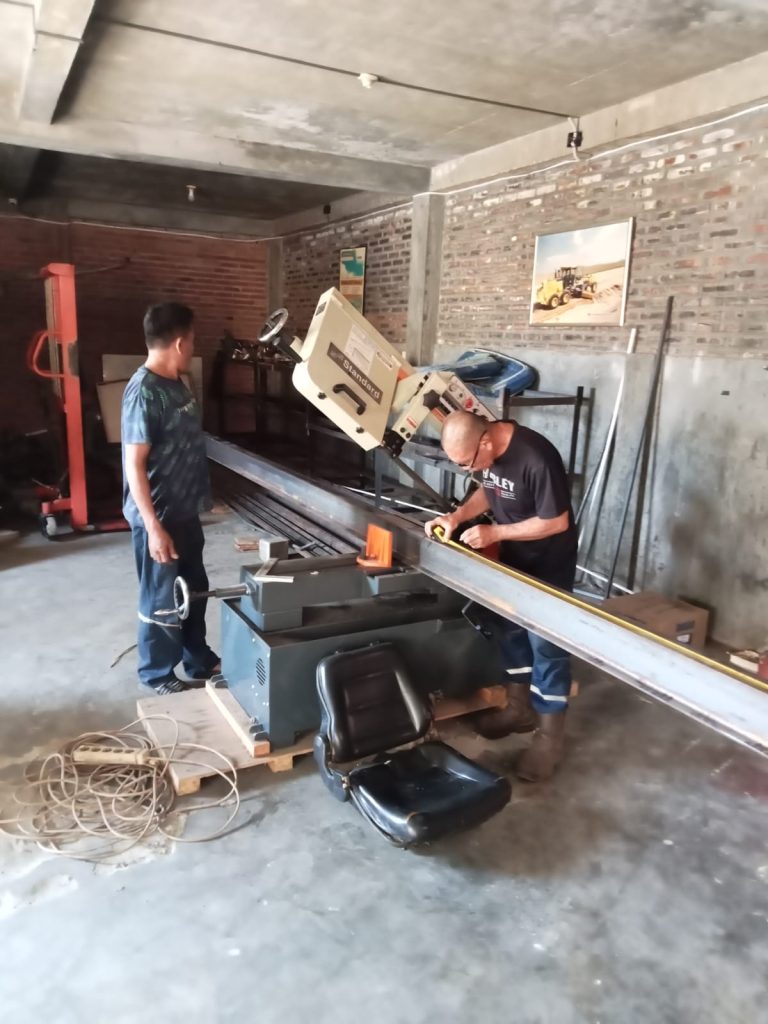 JASA POTONG CUTTING BAJA DENGAN MESIN HORIZONTAL BANDSAW