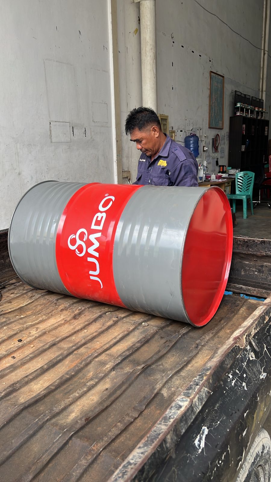 MMT PARTS DISTRIBUTOR OLI ENGINE JUMBO SDX 40 CF-SF 200 liter DRUM DI GORONTALO