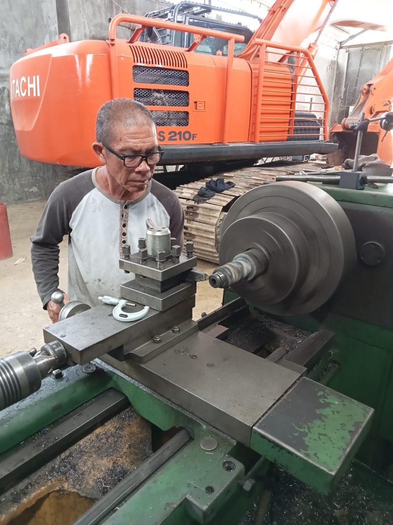 PEMBUATAN PIN OLEH BENGKEL BUBUT MMT PARTS