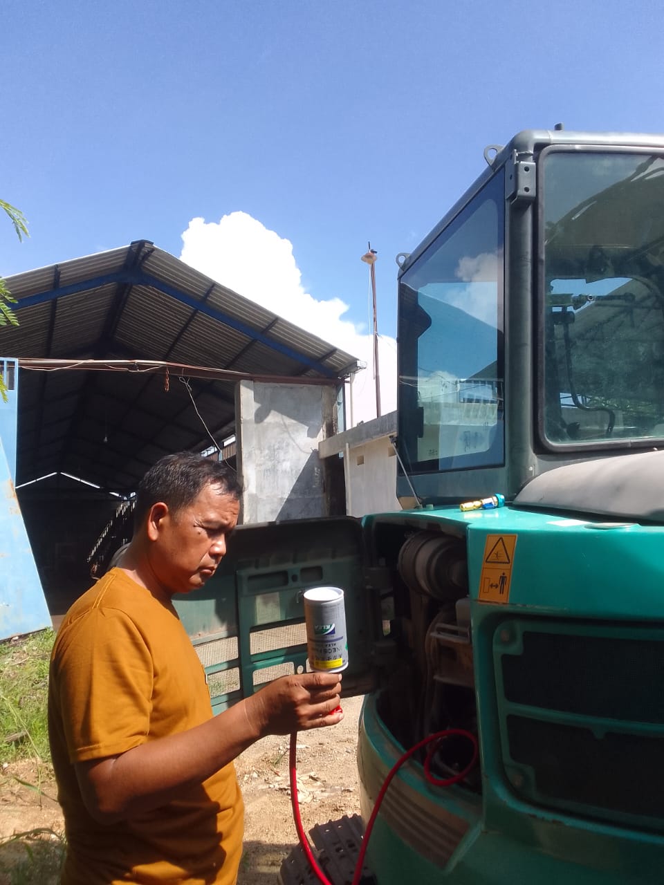 Pengisiaan-Freon-Ke-Eksavator-Mini-KObelco-SK-50