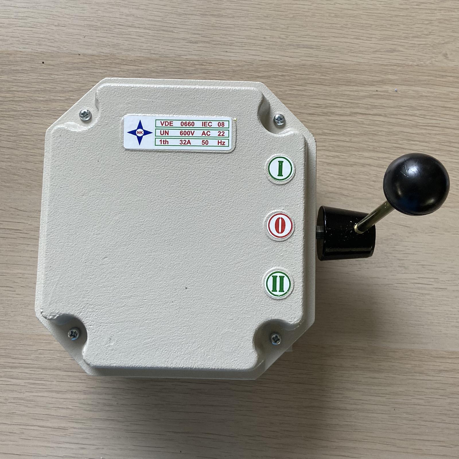 CHANGE OVER SWITCH OHM SCHAKELAAR HANDLE GZ4 POLE NK 32A 660V