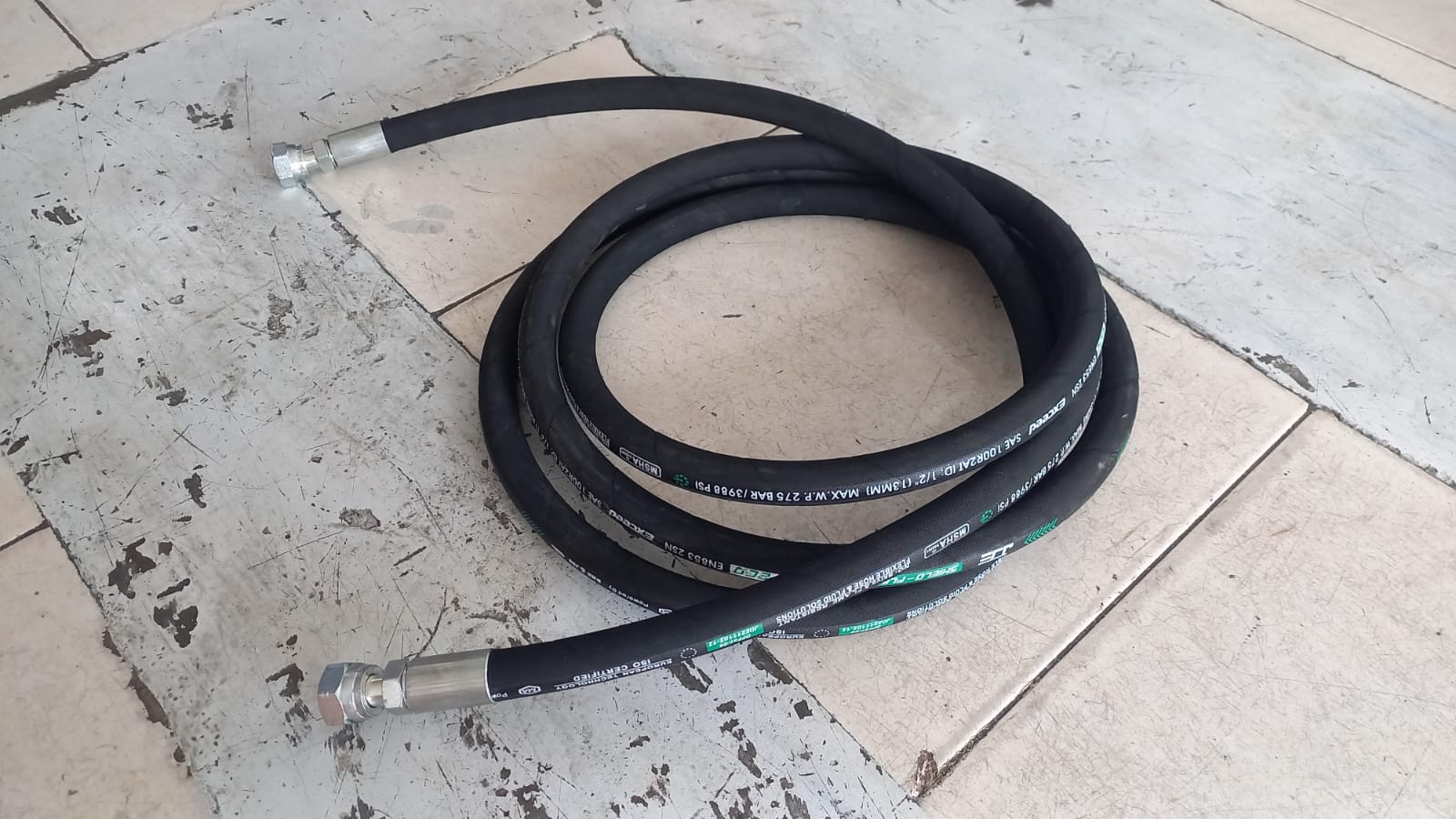 Hose HIDROLIK tangki ke pompa oli forklift 32ton