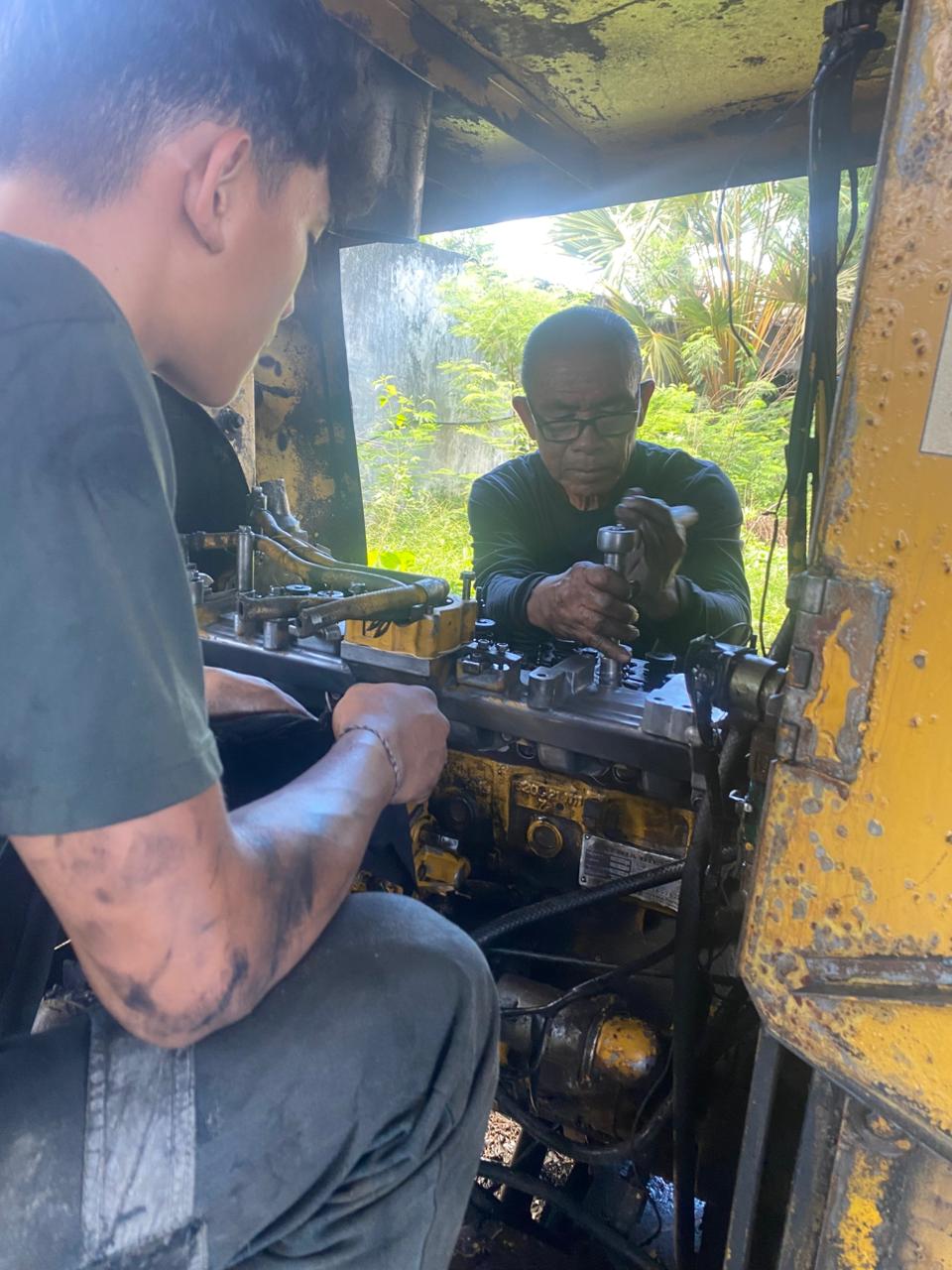 Jasa Perbaikan Overhaul Mesin Komatsu 2