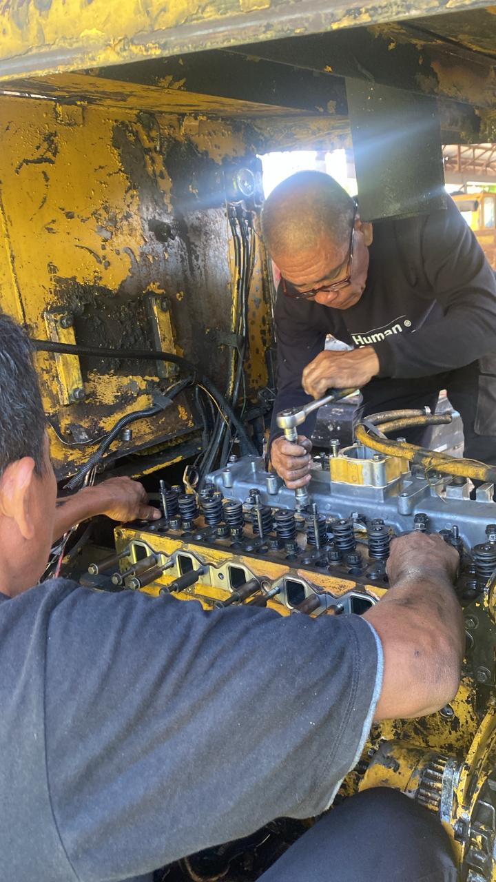 Jasa Perbaikan Overhaul Mesin Komatsu