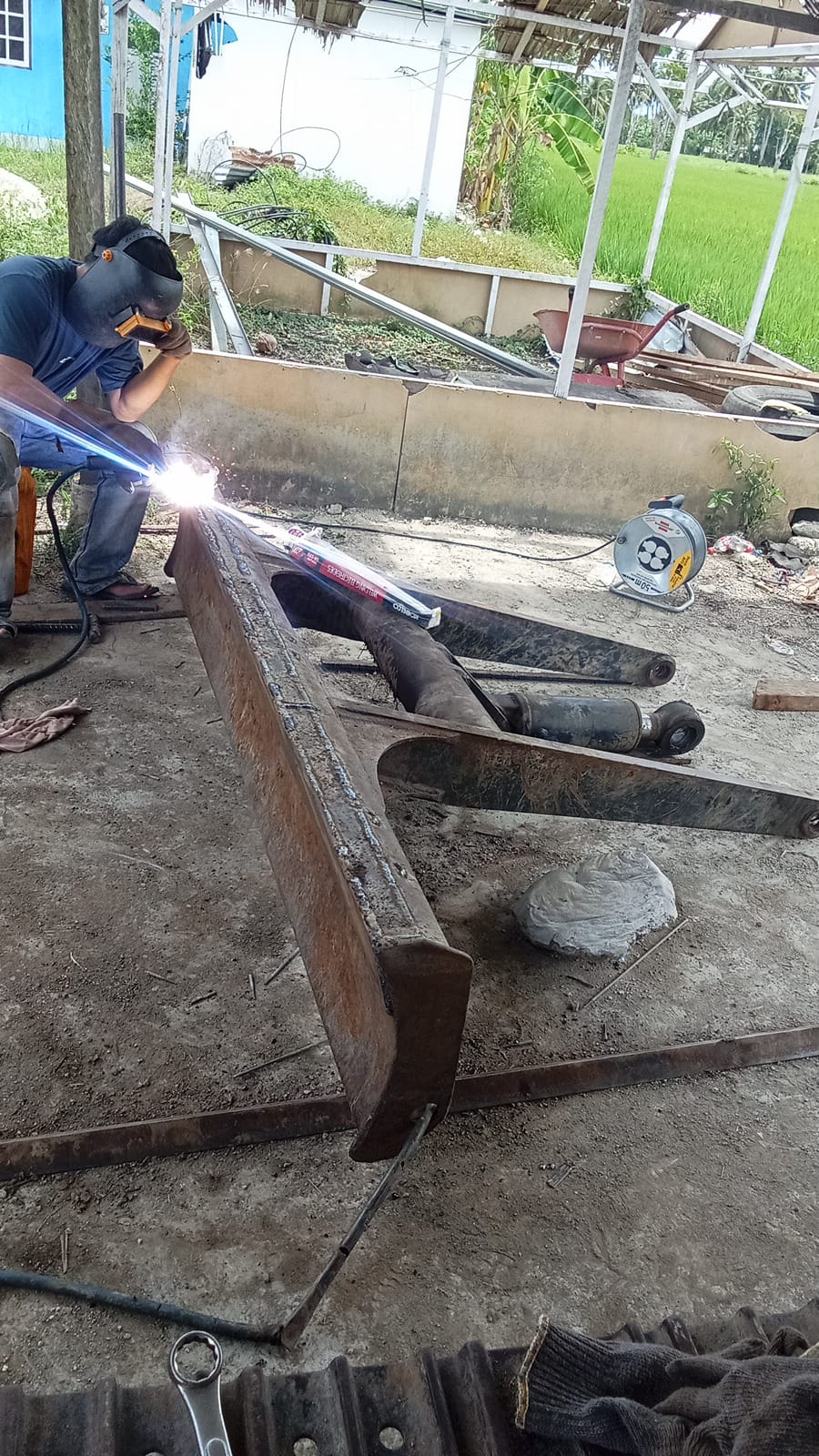 Jasa Rekondisi Pengelasan BLade Eksavator MIni 2