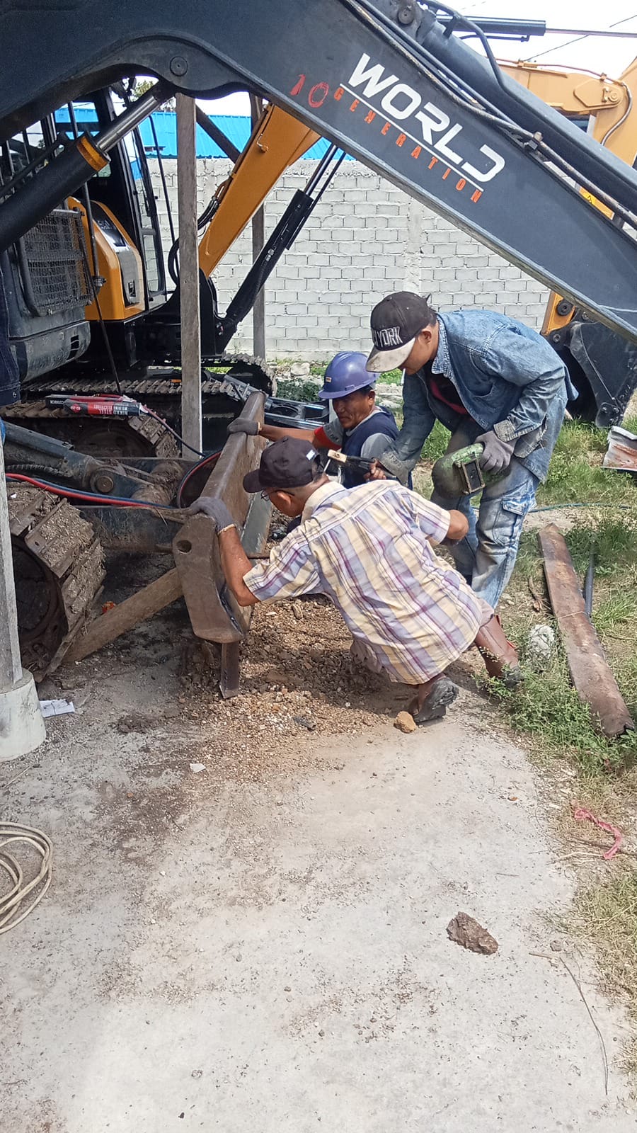 Jasa Rekondisi Pengelasan BLade Eksavator MIni 3