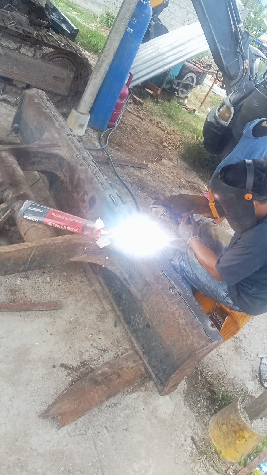 Jasa Rekondisi Pengelasan BLade Eksavator MIni