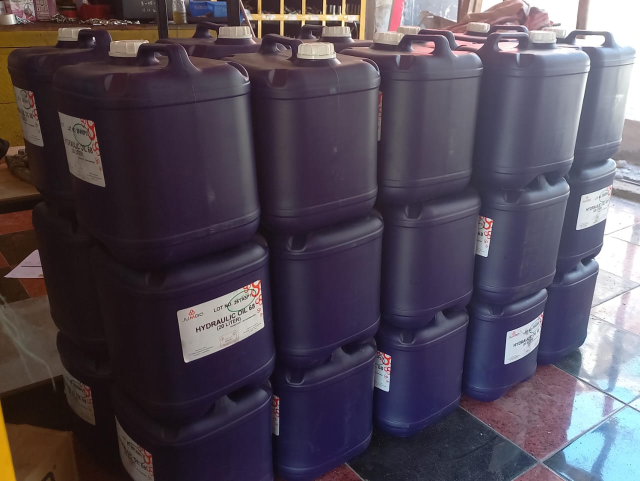 OLI HIDROLIK OLI 10 JUMBO HYDRAULIC ISO VG 68 GALON 20 Liter