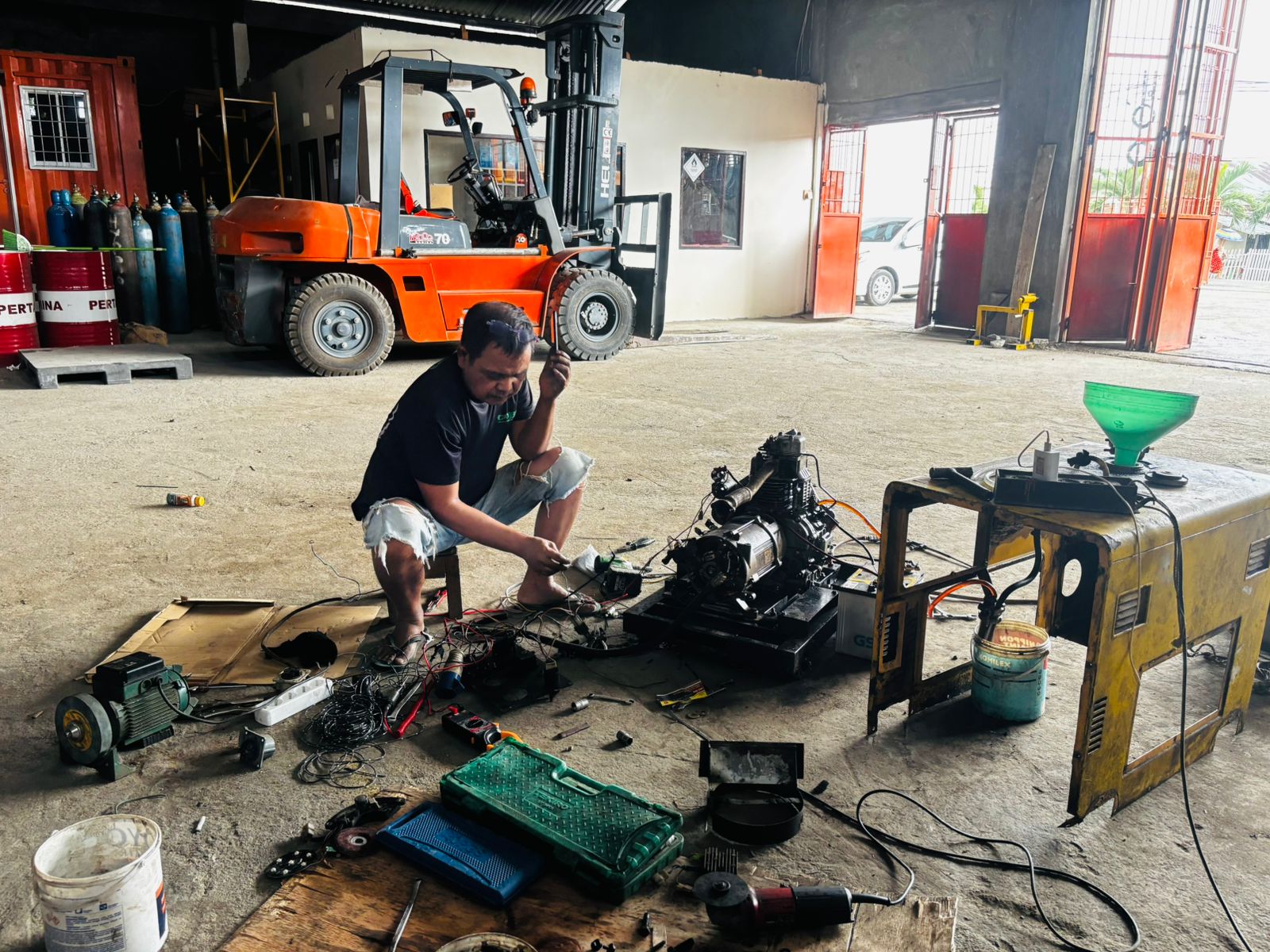 ORDERAN PERUSAHAAN PABRIK JAGUNG PERBAIKAN OVER HAUL GENSET 5 KVA