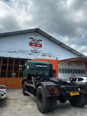 PERBAIKAN GARDAN KAKI-KAKI HINO HEAD TRACTOR TRAILER DI GORONTALO