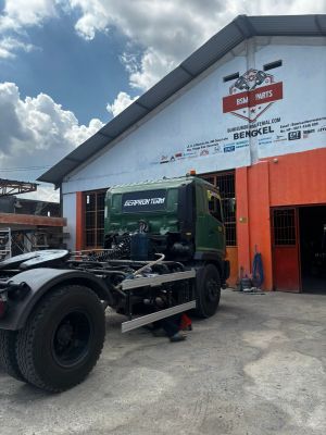 PERBAIKAN GARDAN KAKI_KAKI HINO HEAD TRACTOR TRAILER