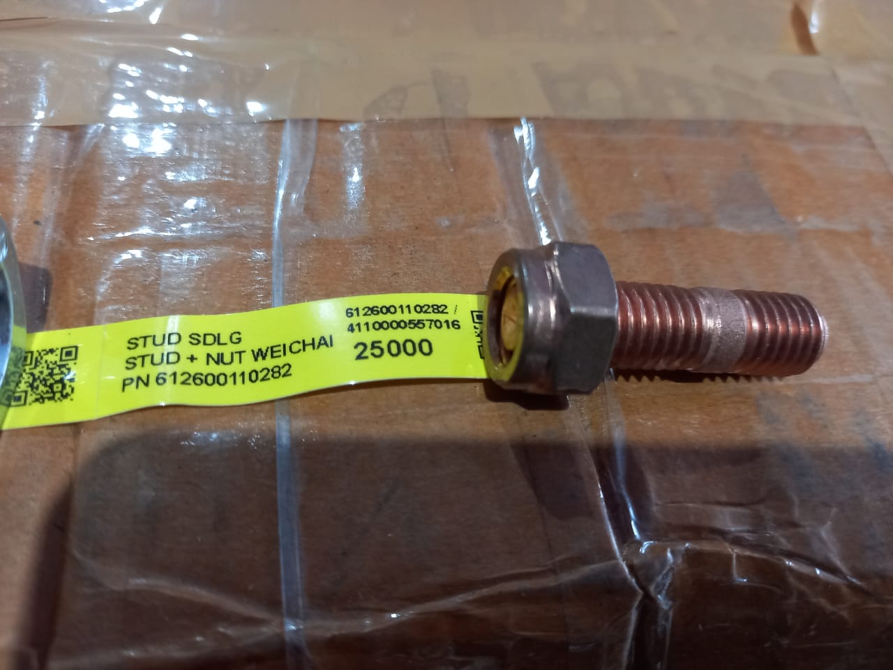 STUD SDLG STUD + NUT WEICHAI PN 4110000557016
