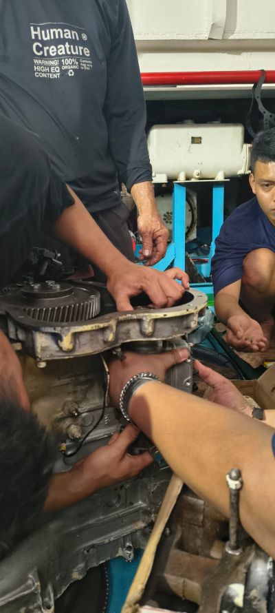 Pekerjaan Over haul Mesin Genset PERKINS 4.2482 SERIES Pelanggan Kapal Vessel 2