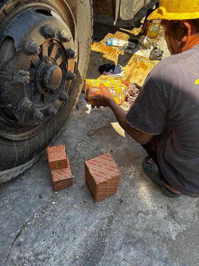 SERVICE TRUK TRONTON PELANGGAN PERUSAHAAN LOGISTIK GORONTALO