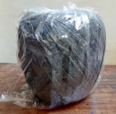 Tali Rafia Warna Cap Bola 1 kg Hitam