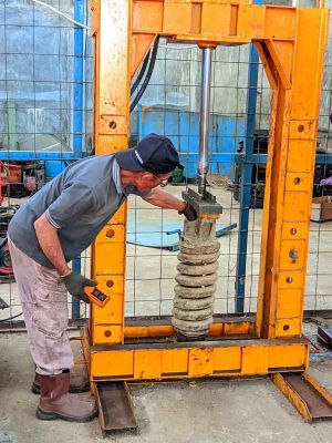 JASA REKONDISI PEMBUATAN SPRING ADJUSTER EKSAVATOR 3