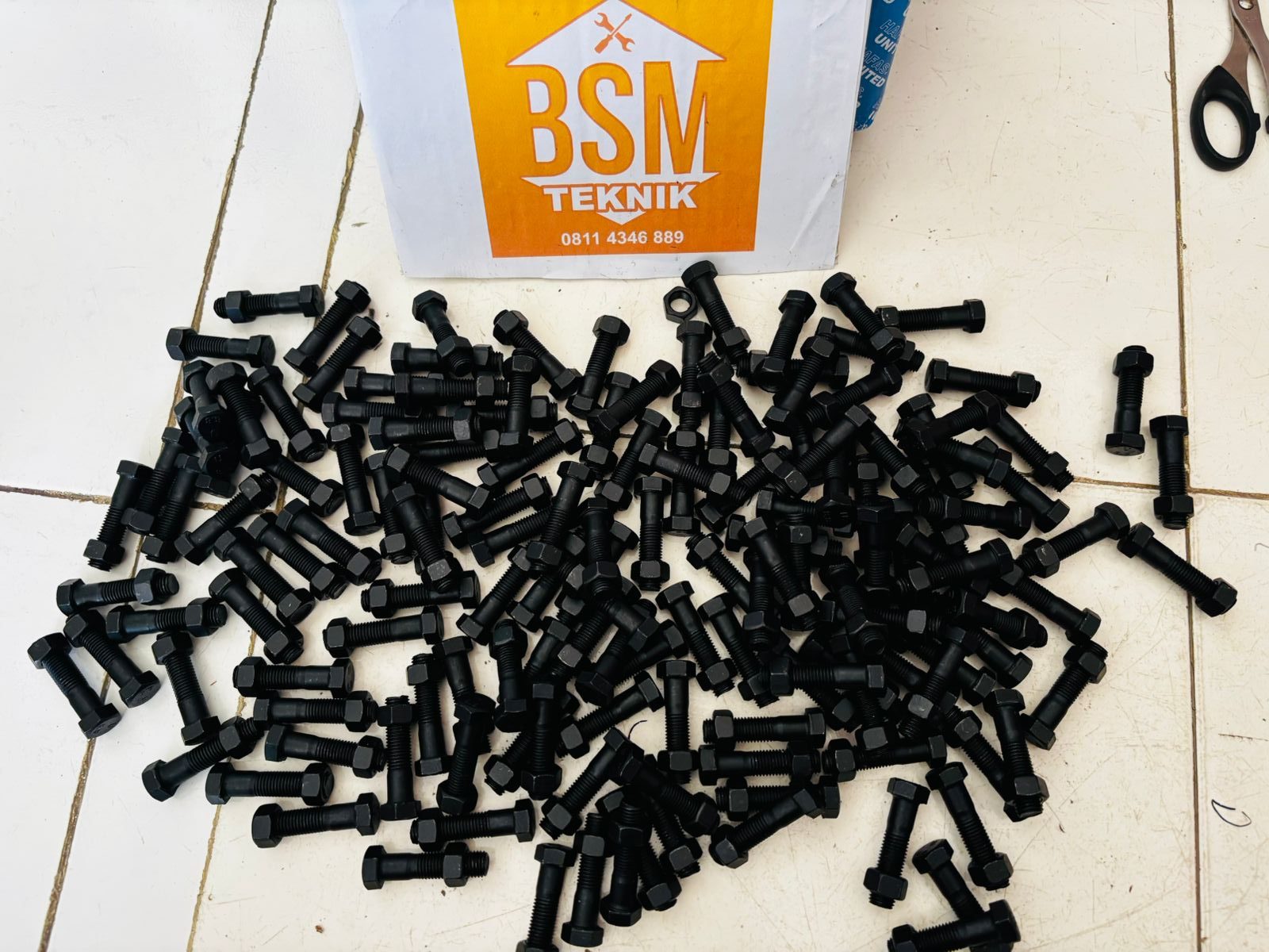 Baut Mur BAJA 8.8 M10 X 40 atau 4cm Kunci 14 Hitam