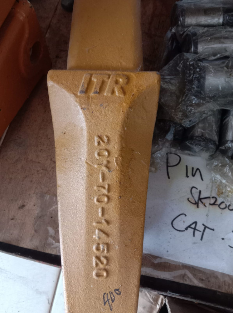 ADAPTOR KOMATSU PC200-8 HITACHI SANWARD WORLD BRAND ITR PN 20Y-70-14520