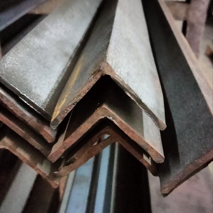 BESI SIKU UKURAN 30X30X6000MM