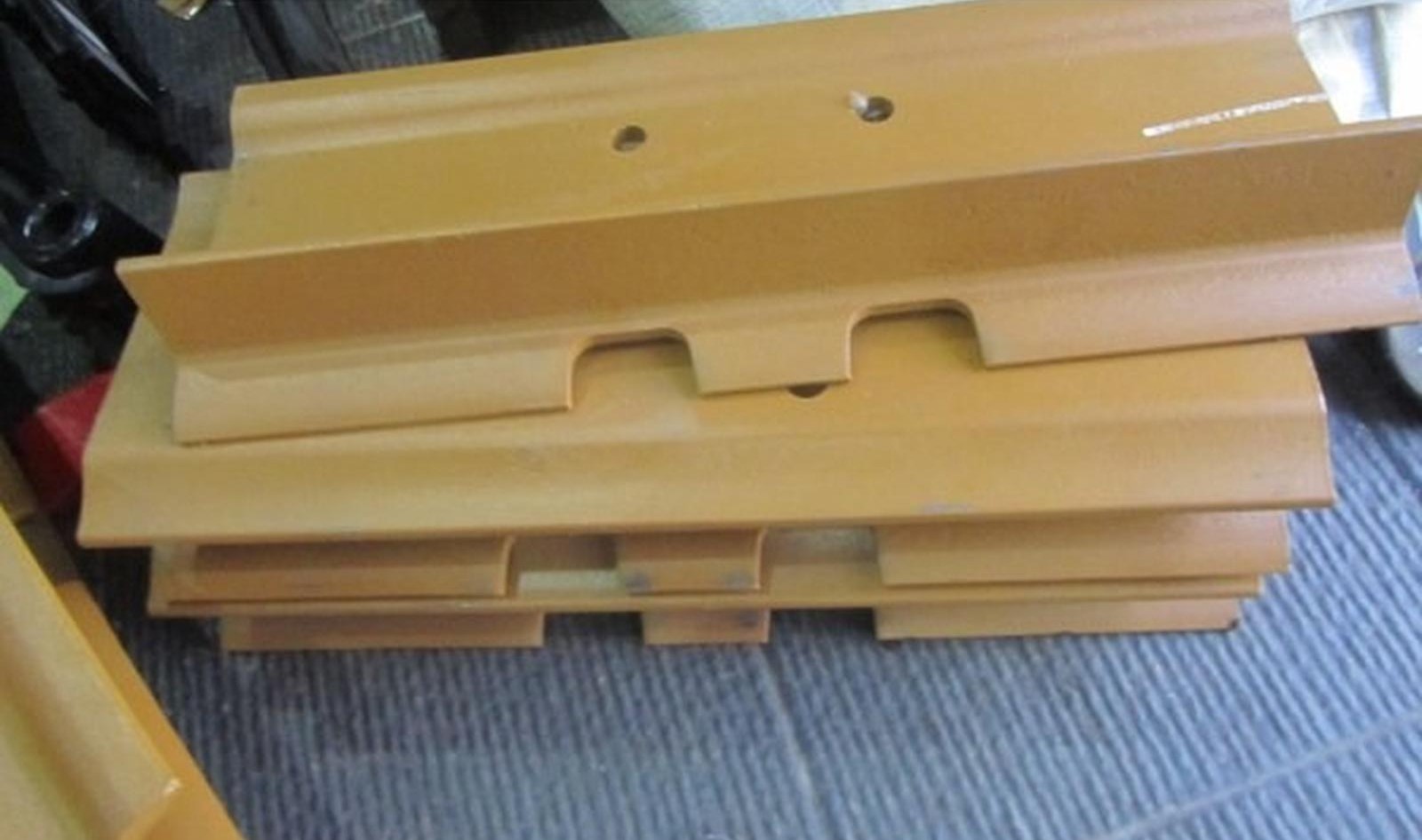TRACK SHOE PAPAN SHOE DOZER KOMATSU D85SS-2 UK 610 mm PN 14X-32-11370