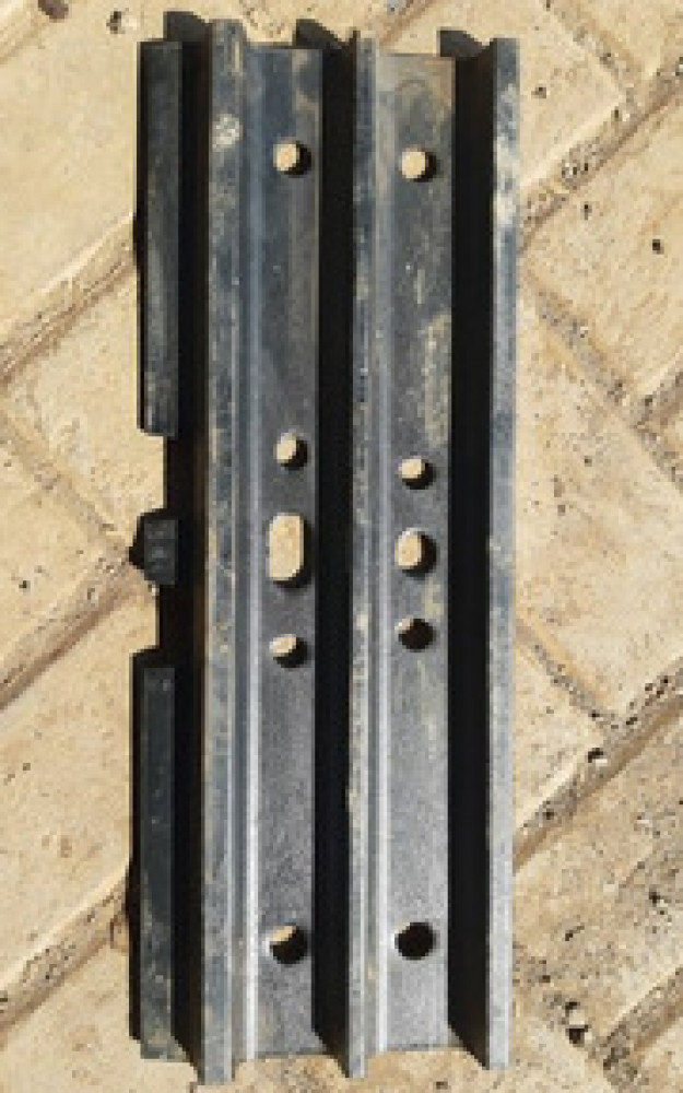 Track Shoe PAPAN SHOE PC200-8 ZX210-3G-5G HYUNDAI R220 Panjang 800 mm tebal 10 mm Merek PREM PN 20Y-32-31320